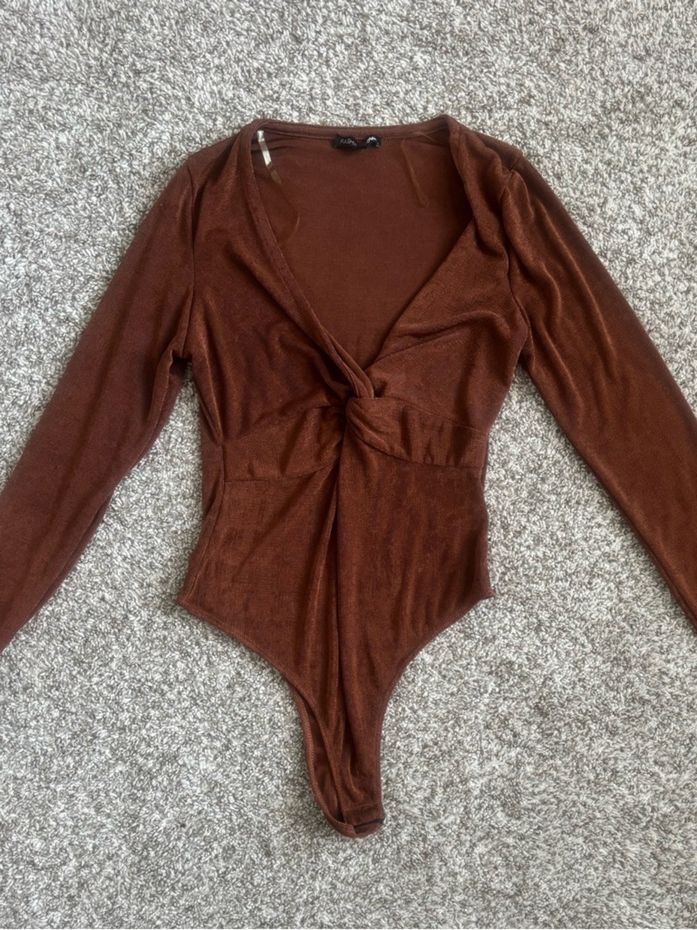 Y2K Fitted Bodysuit | Fashion Nova Size M | Going Out Basic Staple - Picture 2 of 5